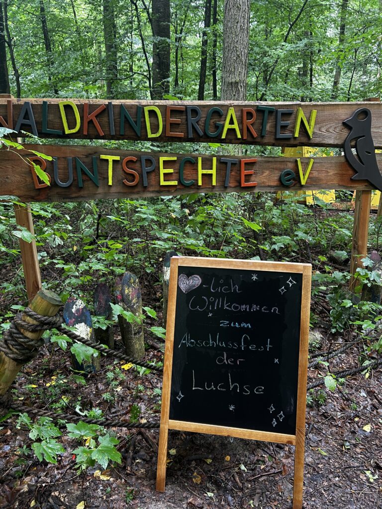 Eingangsschild des Waldkindergartens Die Buntspechte