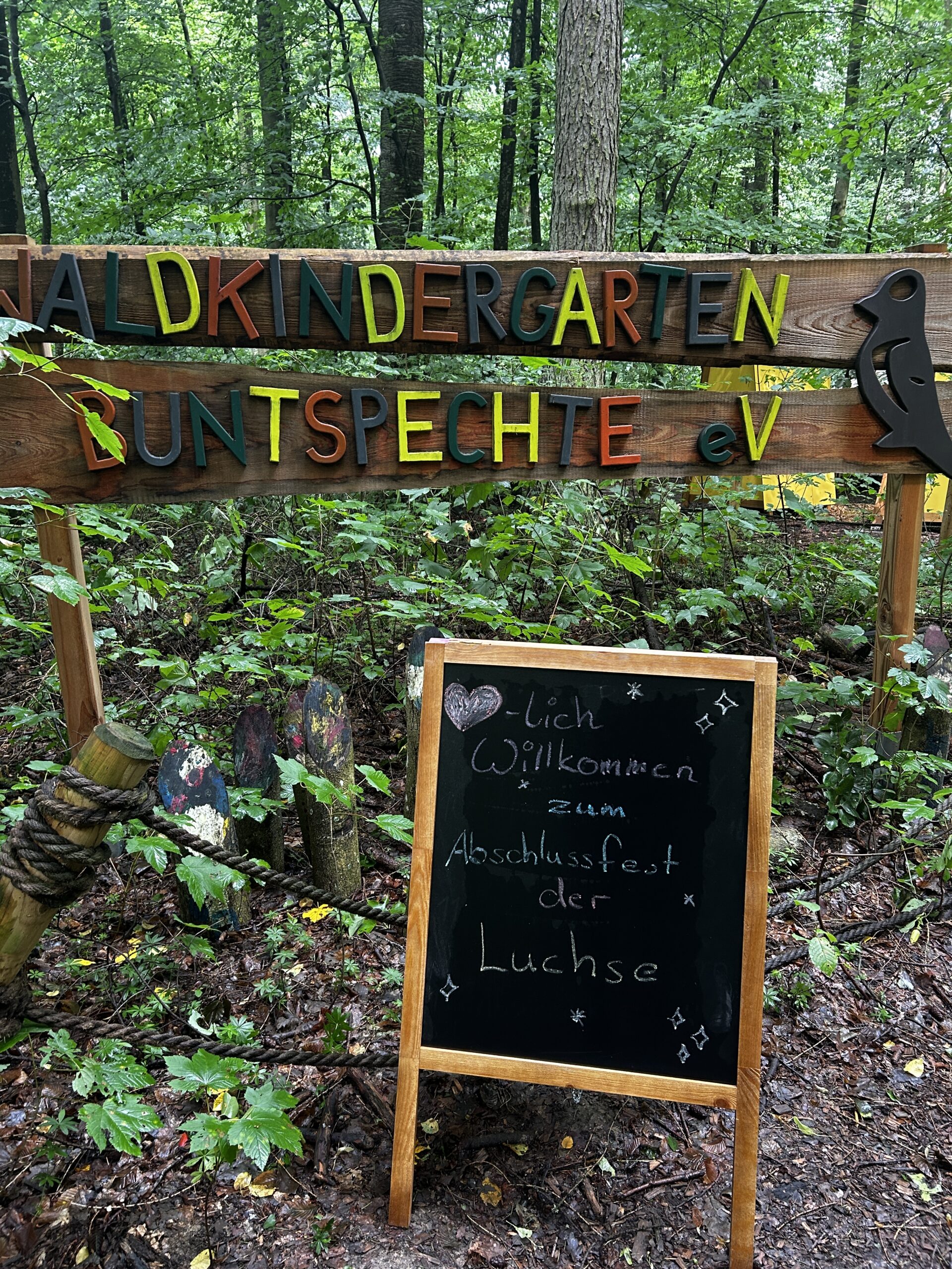 Eingangsschild des Waldkindergartens Die Buntspechte