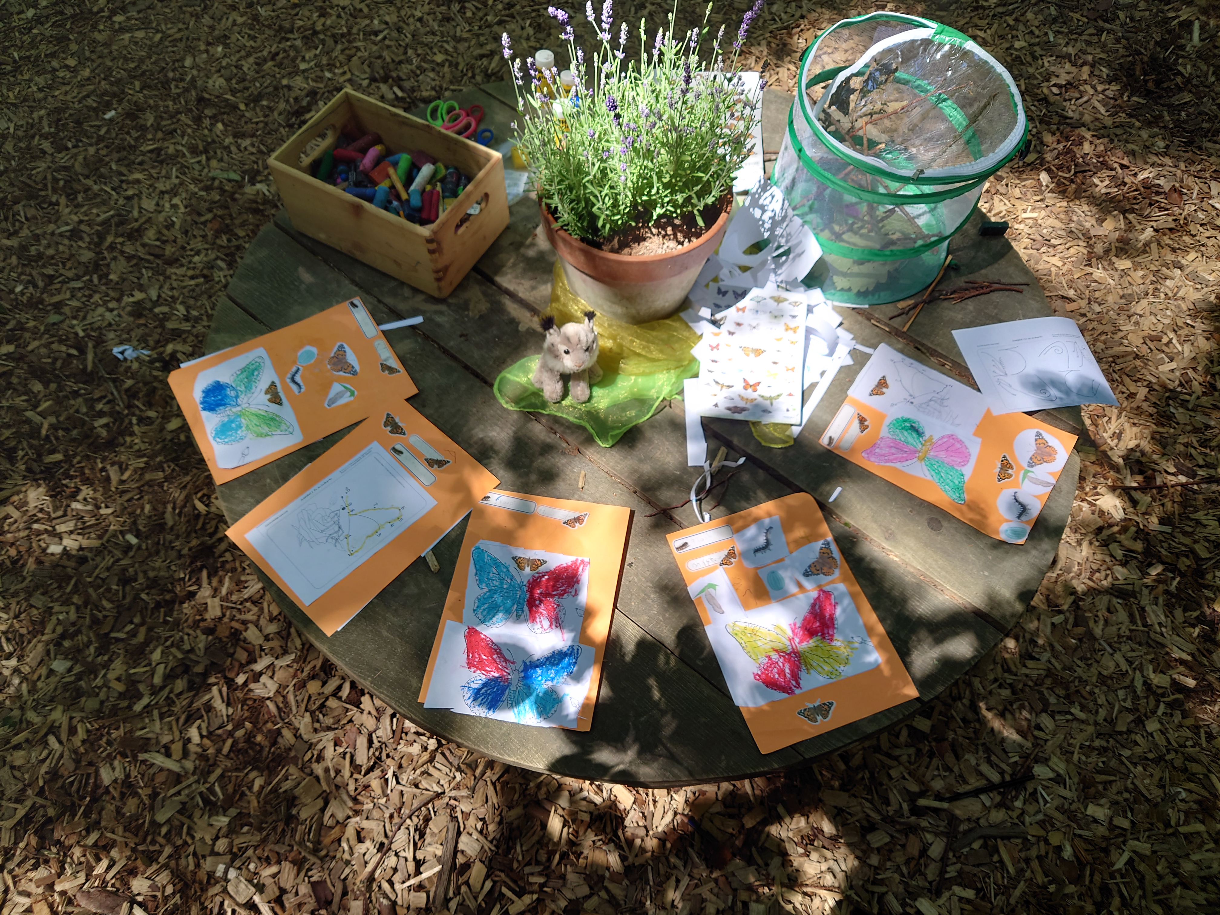 Naturtisch im Waldkindergarten